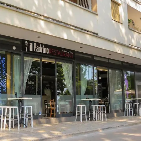 In The Center Near The Beach Panzió